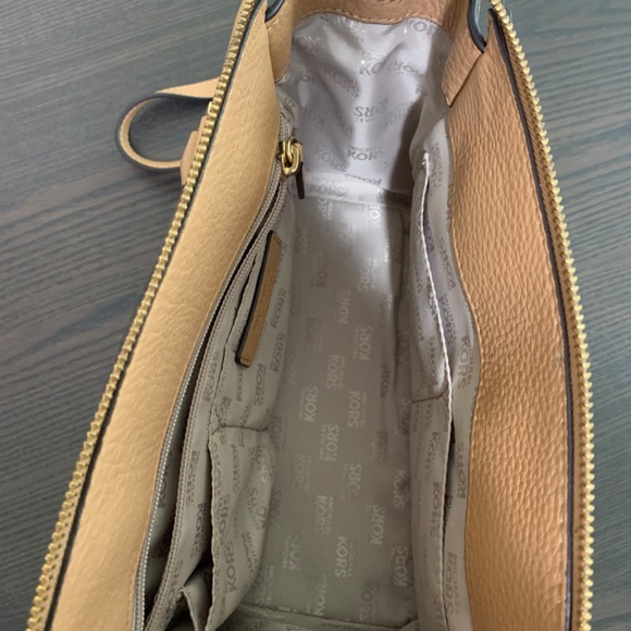 Michael Kors purse & wallet - Picture 5 of 5